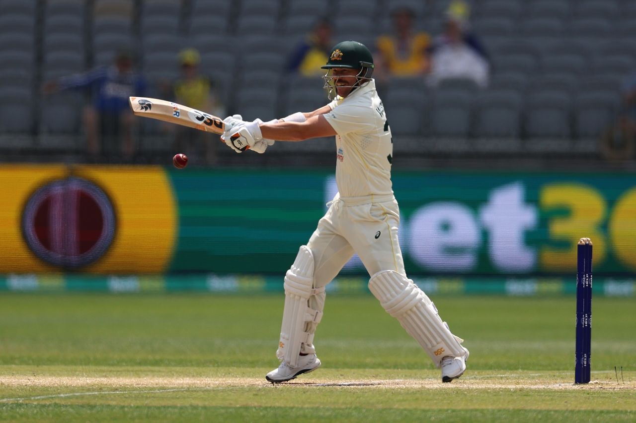 David Warner frees his arms and slaps one away, Australia vs West Indies, 1st Test, Perth, 4th day, December 3, 2022