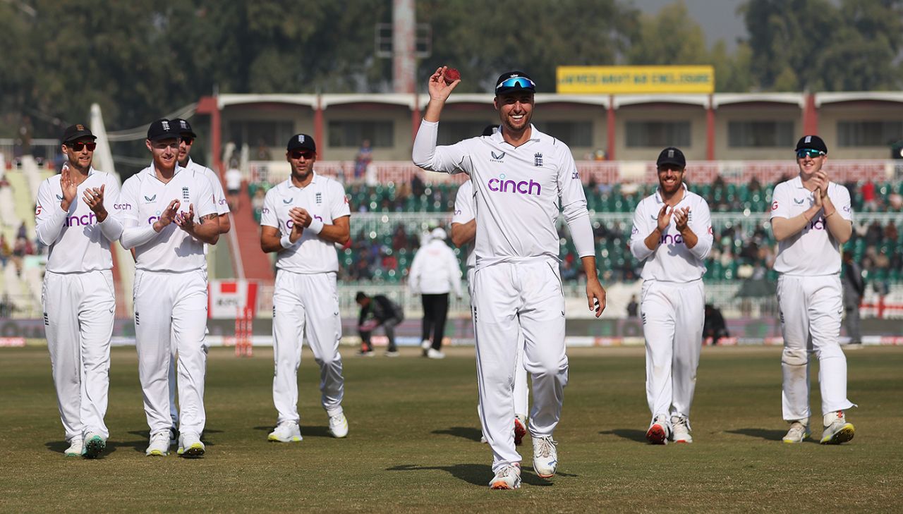 Will Jacks walks off after taking 6 for 161 on debut, Pakistan vs England, 1st Test, Rawalpindi, 4th day, December 4, 2022