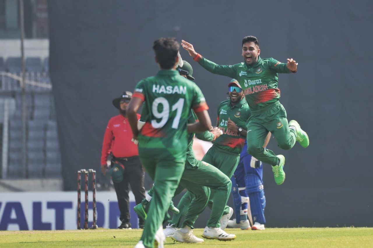 Mehidy Hasan struck first for Bangladesh, sending back Shikhar Dhawan, Bangladesh vs India, 1st ODI, Dhaka, December 4, 2022