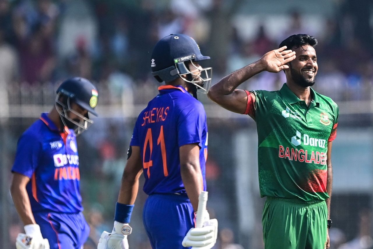 Ebadot Hossain celebrates with his signature salute after dismissing Shreyas Iyer, Bangladesh vs India, 1st ODI, Dhaka, December 4, 2022