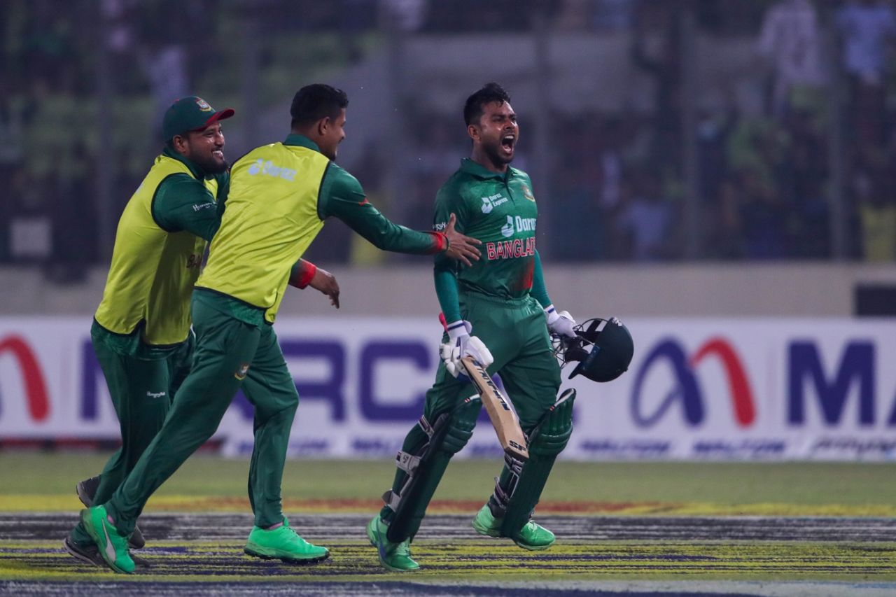 Mehidy Hasan Miraz celebrates after sealing the win, Bangladesh vs India, 1st ODI, Dhaka, December 4, 2022