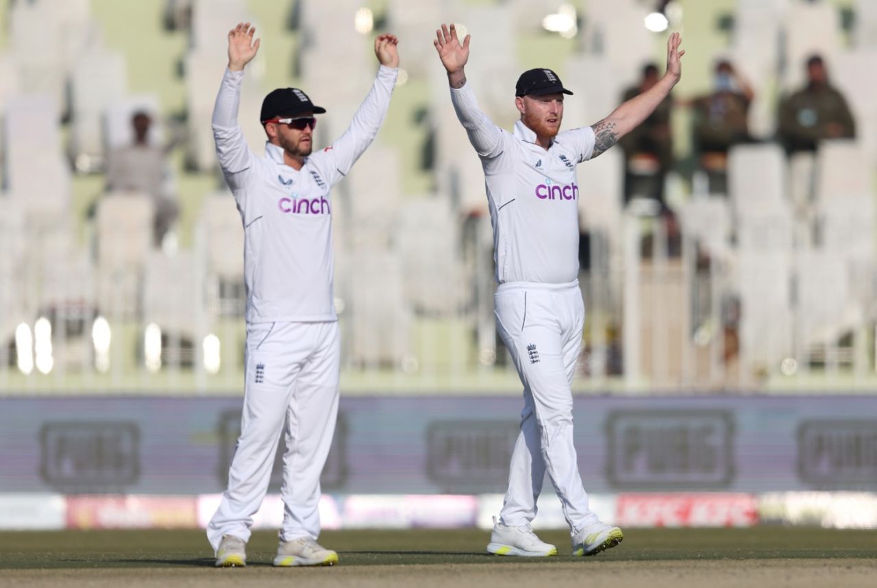 Ben Duckett and Ben Stokes appeal for a wicket, Pakistan vs England, 1st Test, Rawalpindi, 5th day, December 5, 2022