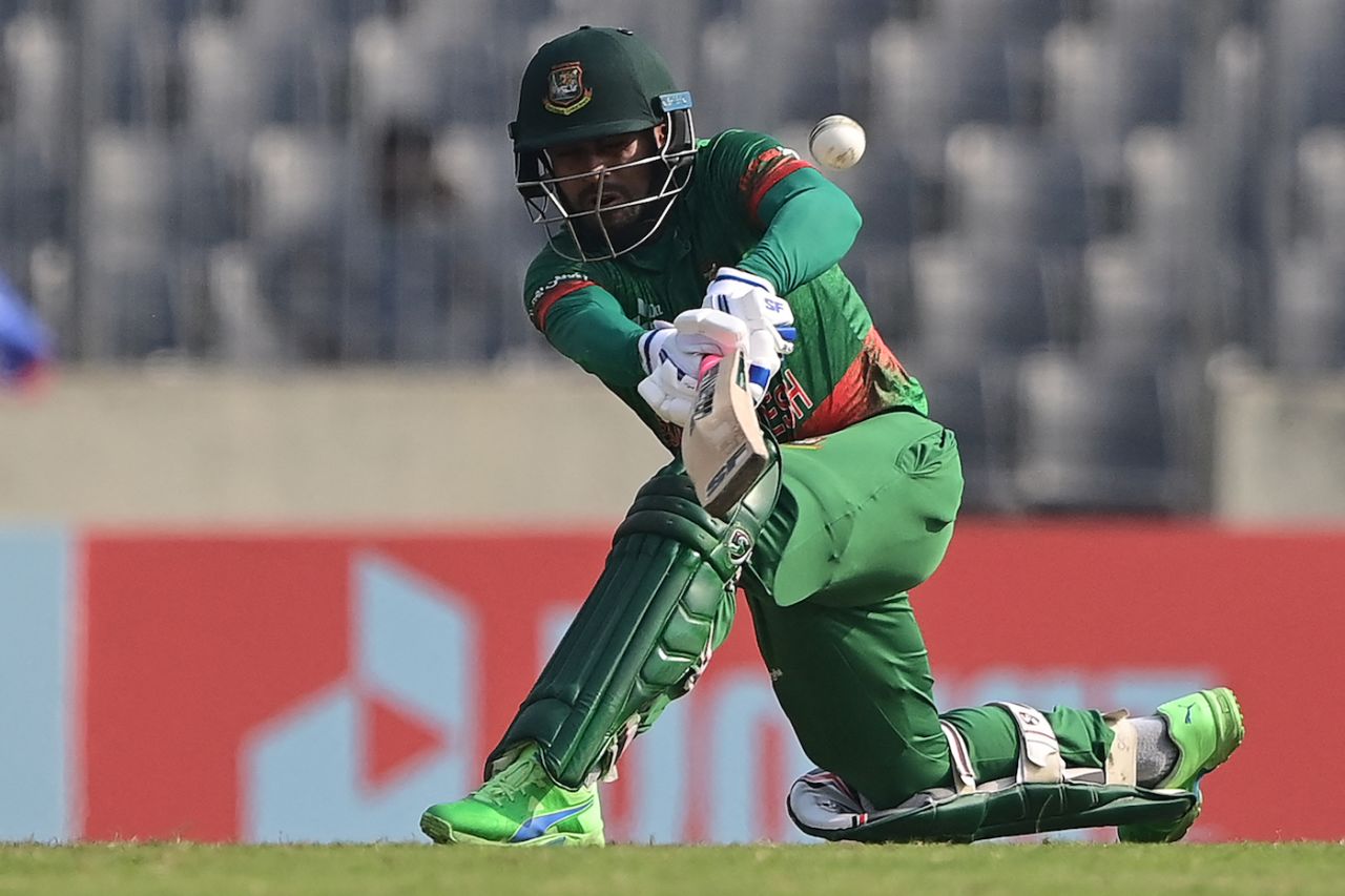 Mehidy Hasan Miraz played his shots despite the tricky situation, Bangladesh vs India, 2nd ODI, Dhaka, December 7, 2022