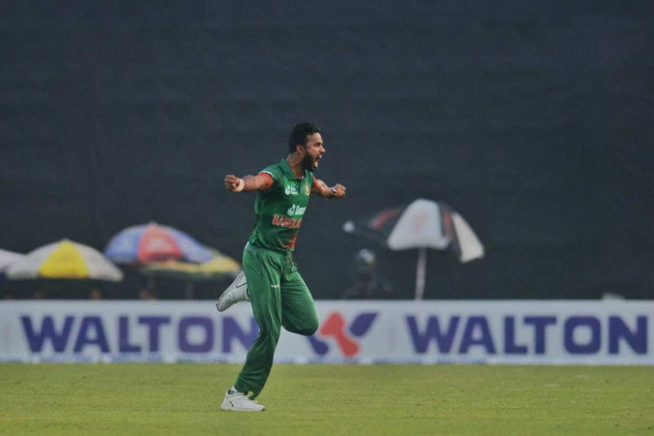 Ebadot Hossain is pumped up after claiming Virat Kohli cheaply, Bangladesh vs India, 2nd ODI, Dhaka, December 7, 2022