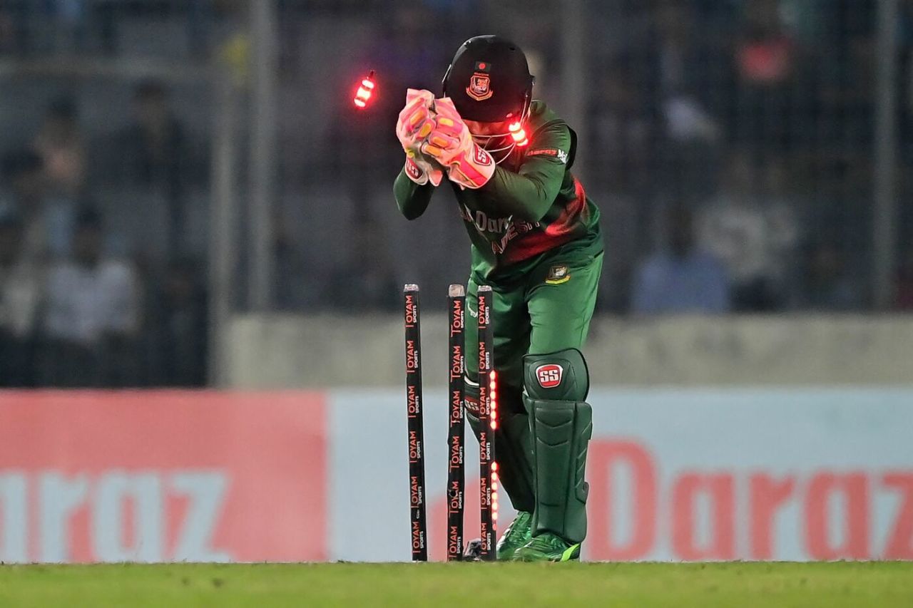 Mushfiqur Rahim completes the stumping of Shardul Thakur, Bangladesh vs India, 2nd ODI, Dhaka, December 7, 2022