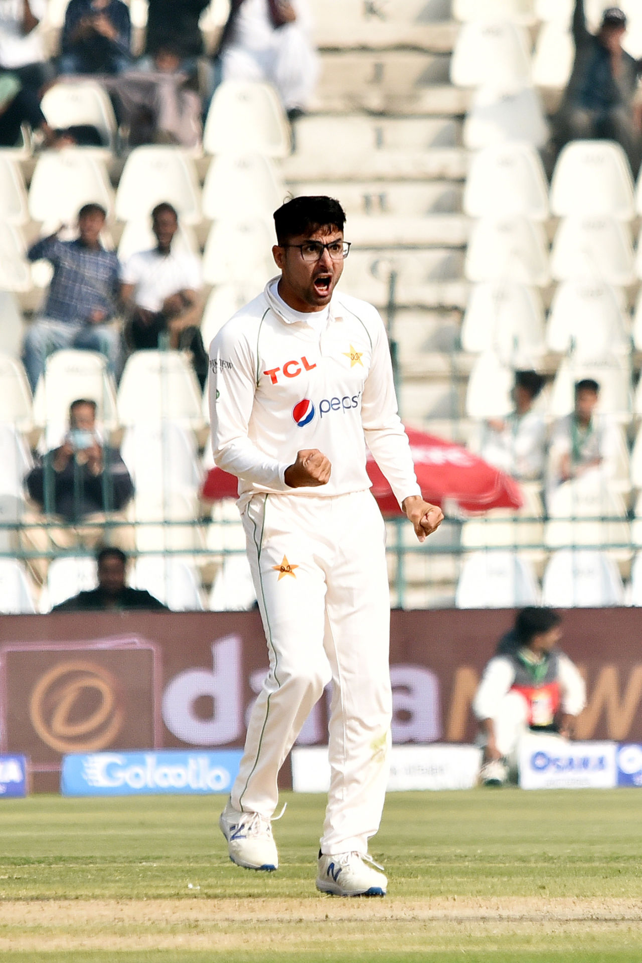 Abrar Ahmed took three early wickets on debut, Pakistan vs England, 2nd Test, Multan, 1st day, December 9, 2022