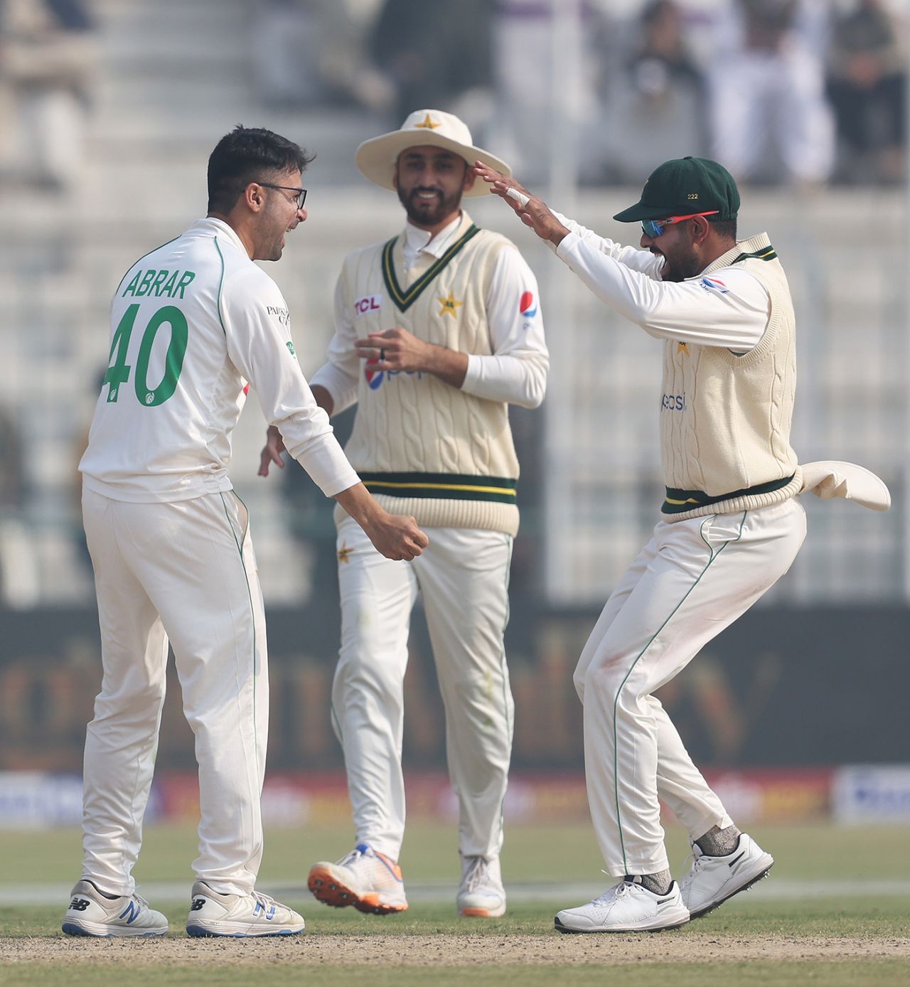 Abrar Ahmed celebrates with Babar Azam, Pakistan vs England, 2nd Test, Multan, 1st day, December 9, 2022