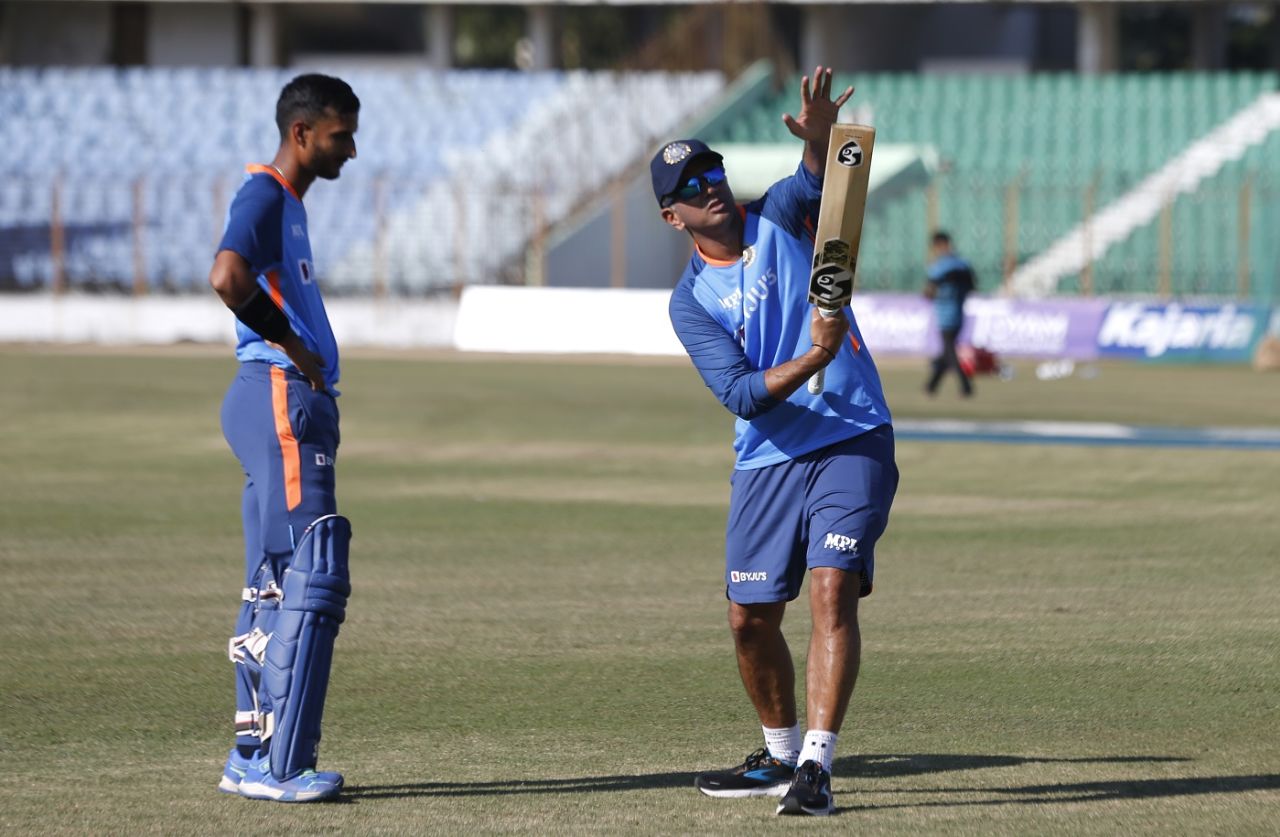 Shahbaz Ahmed gets some batting tips from Rahul Dravid in Chittagong ahead of the 3rd ODI, December 9, 2022