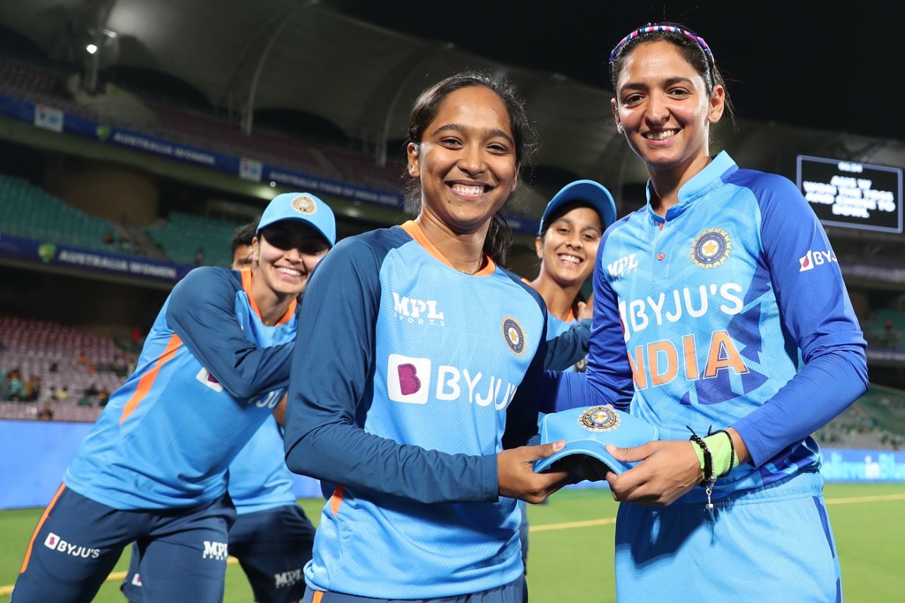 Anjali Sarvani gets her debut cap from Harmanpreet Kaur while Jemimah Rodrigues and Harleen Deol photobomb from behind, India vs Australia, first Women's T20I, Mumbai, December 9, 2022