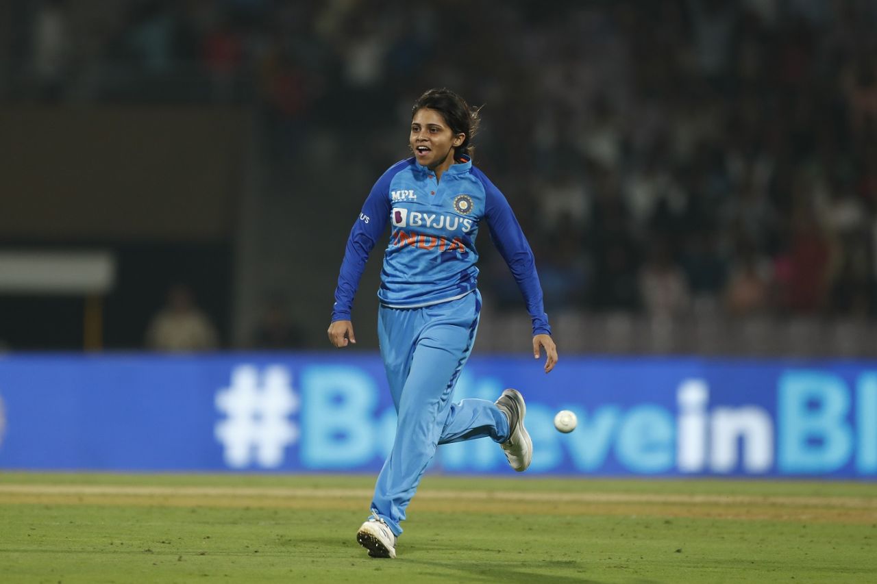 Devika Vaidya gave India an opening with the wicket of Alyssa Healy, India vs Australia, first Women's T20I, Mumbai, December 9, 2022