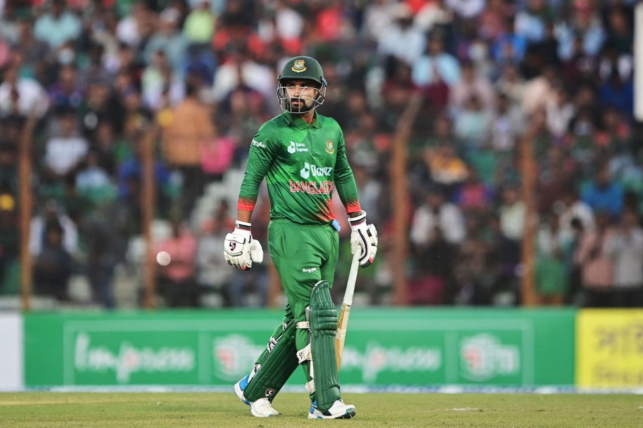 Litton Das struck walks back for 29, Bangladesh vs India, 3rd ODI, Chattogram, December 10, 2022