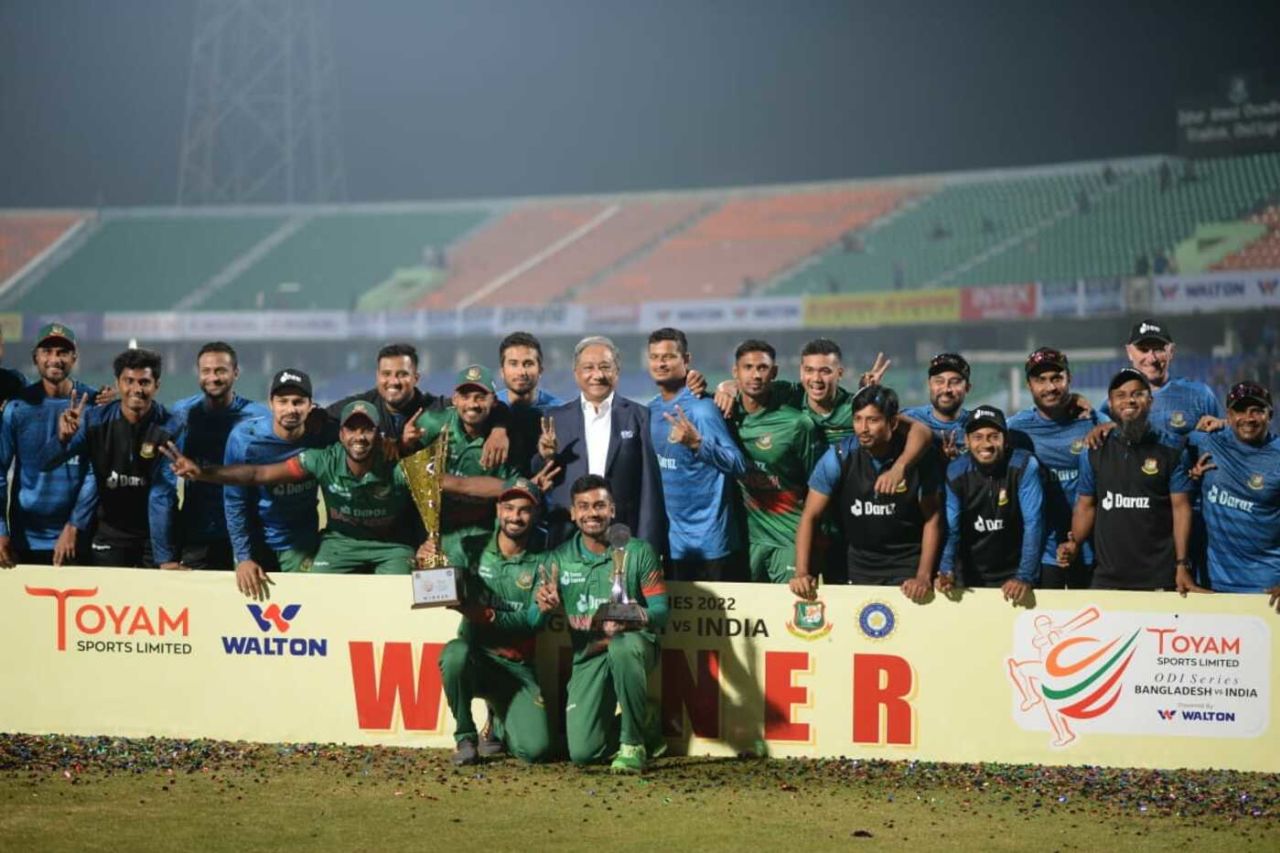 The Bangladesh team and support staff, and BCB president Nazmul Hassan, with the series trophy, Bangladesh vs India, 3rd ODI, Chattogram, December 10, 2022