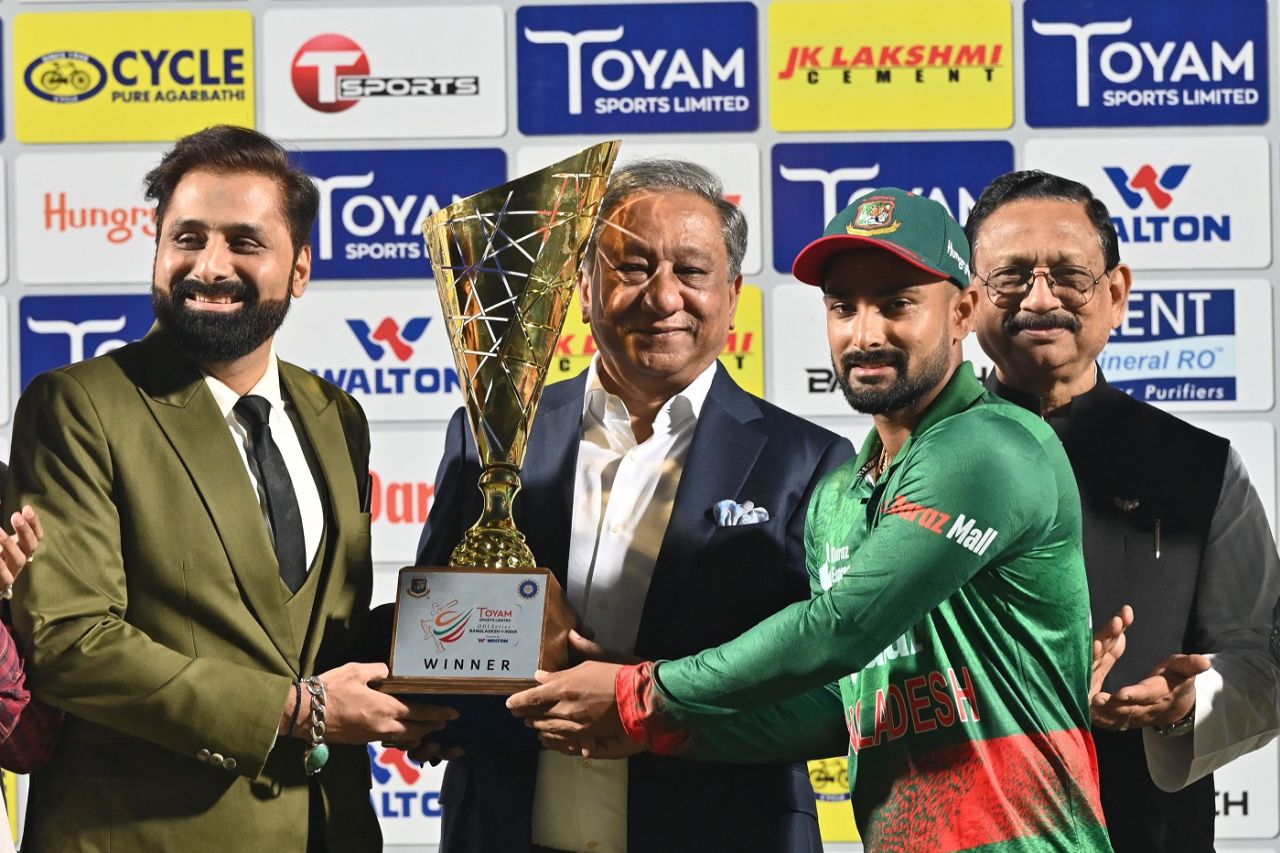 Litton Das poses with the series trophy, Bangladesh vs India, 3rd ODI, Chattogram, December 10, 2022