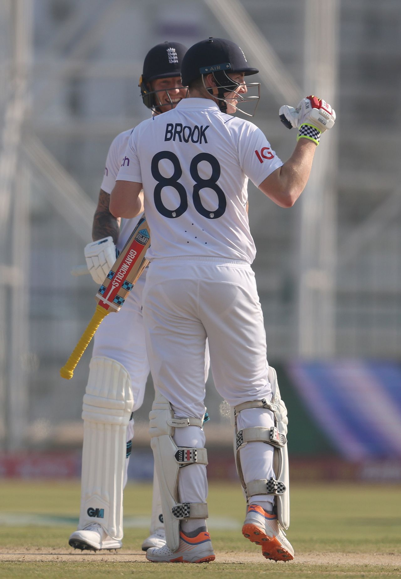 Harry Brook celebrates his hundred with Ben Stokes, Pakistan vs England, 2nd Test, Multan, 3rd day, December 11, 2022