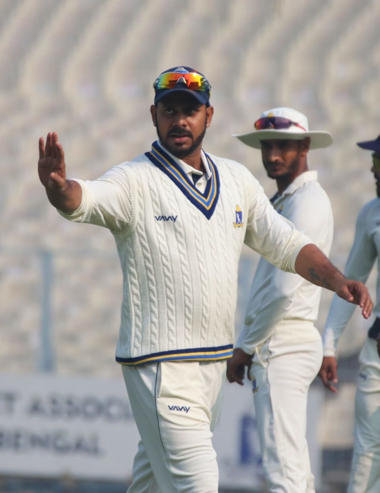 Manoj Tiwary tries to get his field right, Bengal vs Uttar Pradesh, Ranji Trophy 2022-23, Kolkata, 1st day, December 13, 2022