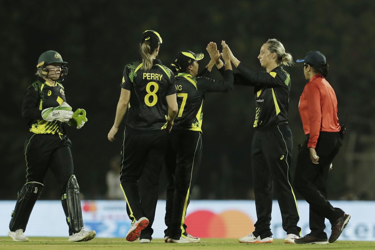 Ashleigh Gardner picked up two wickets in an over, India vs Australia, 3rd T20I, Mumbai, December 14, 2022