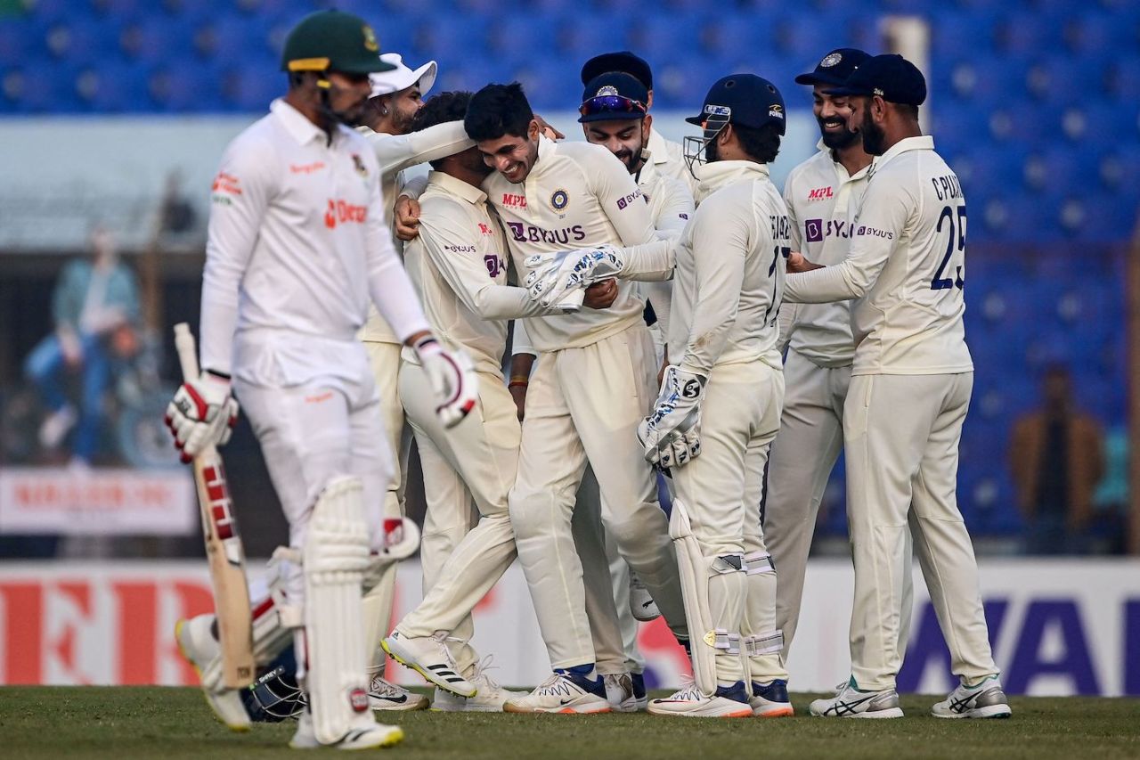 Shubman Gill was flocked by team-mates after he took a reflex catch at short leg, Bangladesh vs India, 1st Test, Chattogram, 2nd Day, December 15, 2022