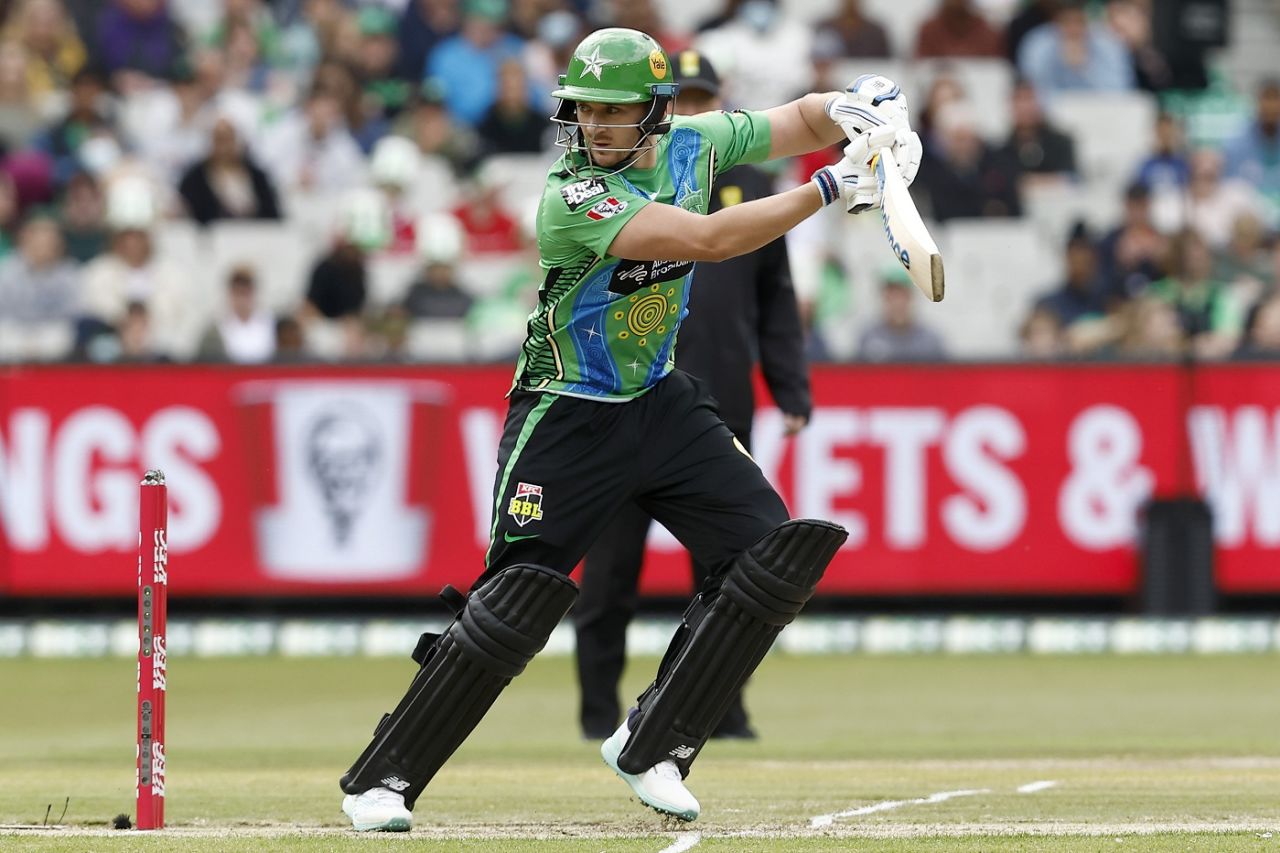 Joe Clarke plays the cut, Melbourne Stars vs Hobart Hurricanes, Big Bash League 2022-23, Melbourne, December 16, 2022