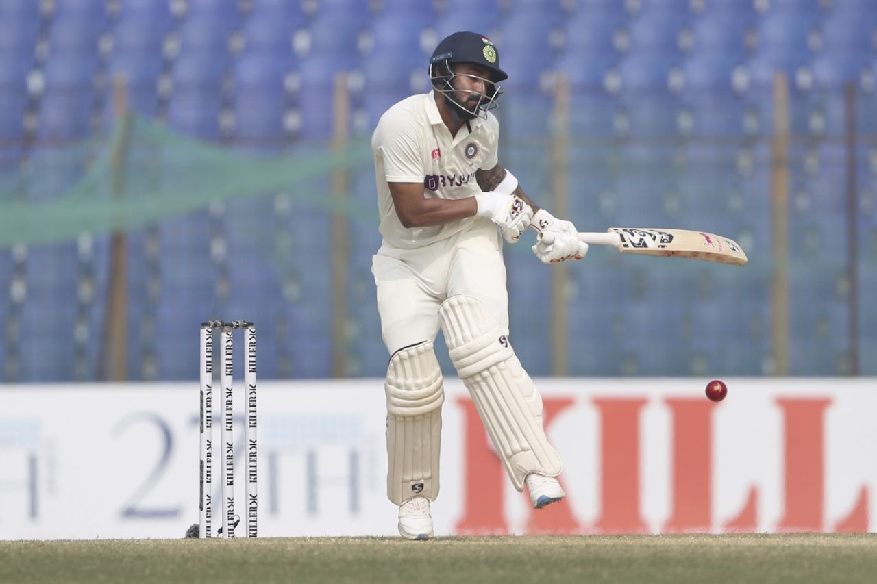 KL Rahul cops one as fends a Khaled Ahmed short ball, Bangladesh vs India, 1st Test, Chattogram, 3rd day, December 16, 2022