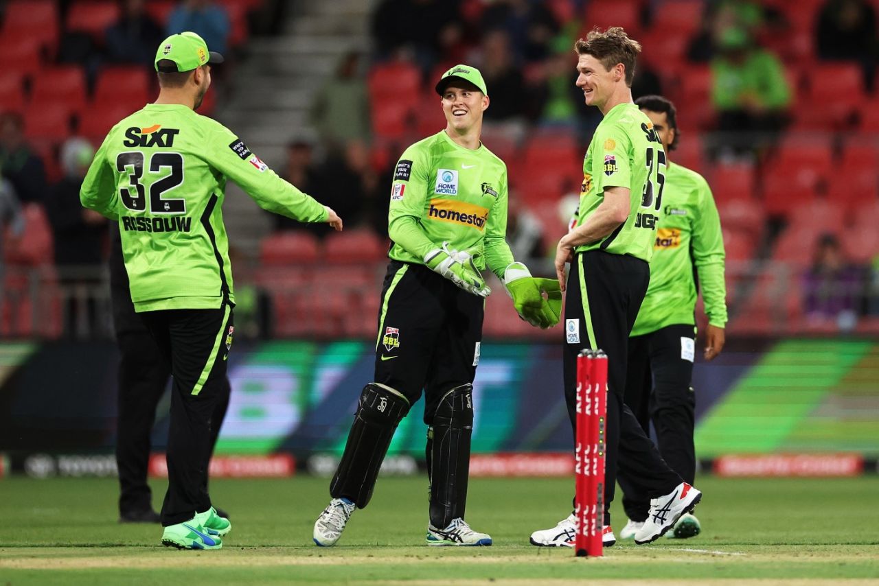 Brendan Doggett celebrates a wicket, Adelaide Strikers vs Sydney Thunder, Big Bash League 2022-23, Sydney, December 16, 2022