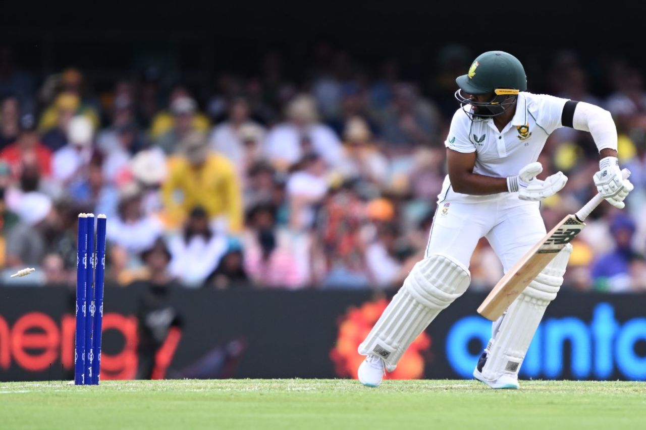 Temba Bavuma's defiance was ended by Mitchell Starc, Australia v South Africa, 1st Test, Brisbane, 1st day, December 17, 2022
