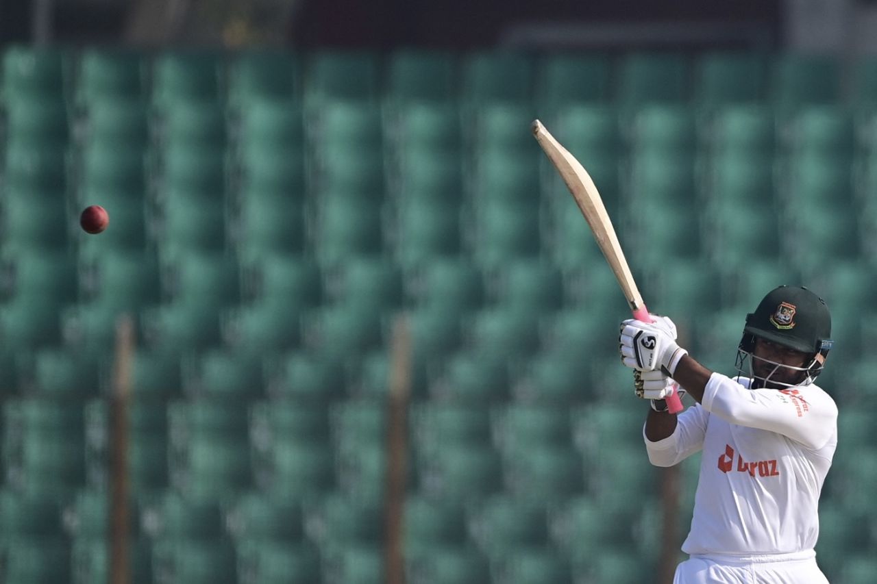Zakir Hasan pulls one away, Bangladesh vs India, 1st Test, Chattogram, 4th day, December 17, 2022