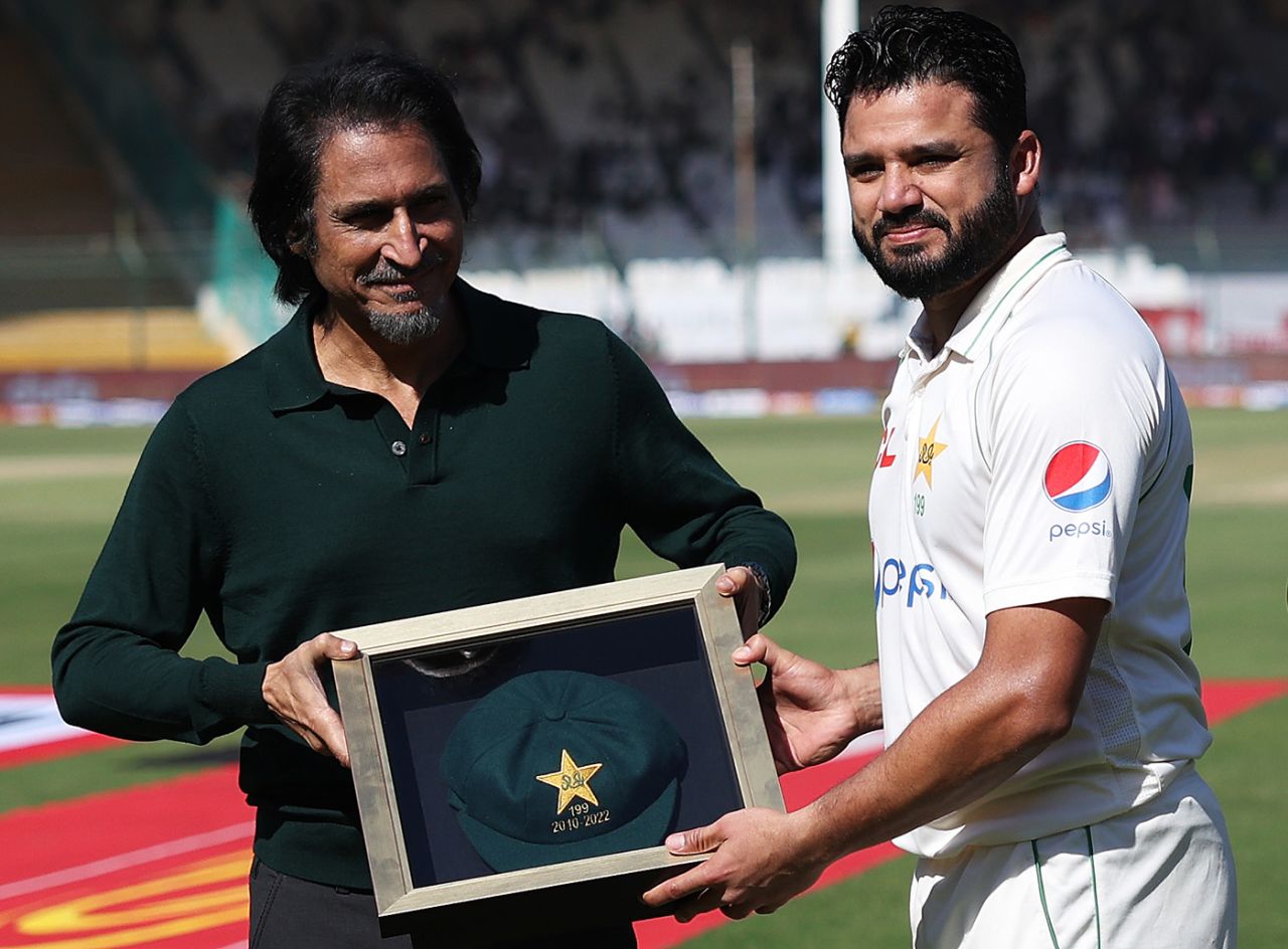 Ramiz Raja presents Azhar Ali with a commemorative cap to mark his retirement, Pakistan vs England, 3rd Test, Karachi, 1st day, December 17, 2022