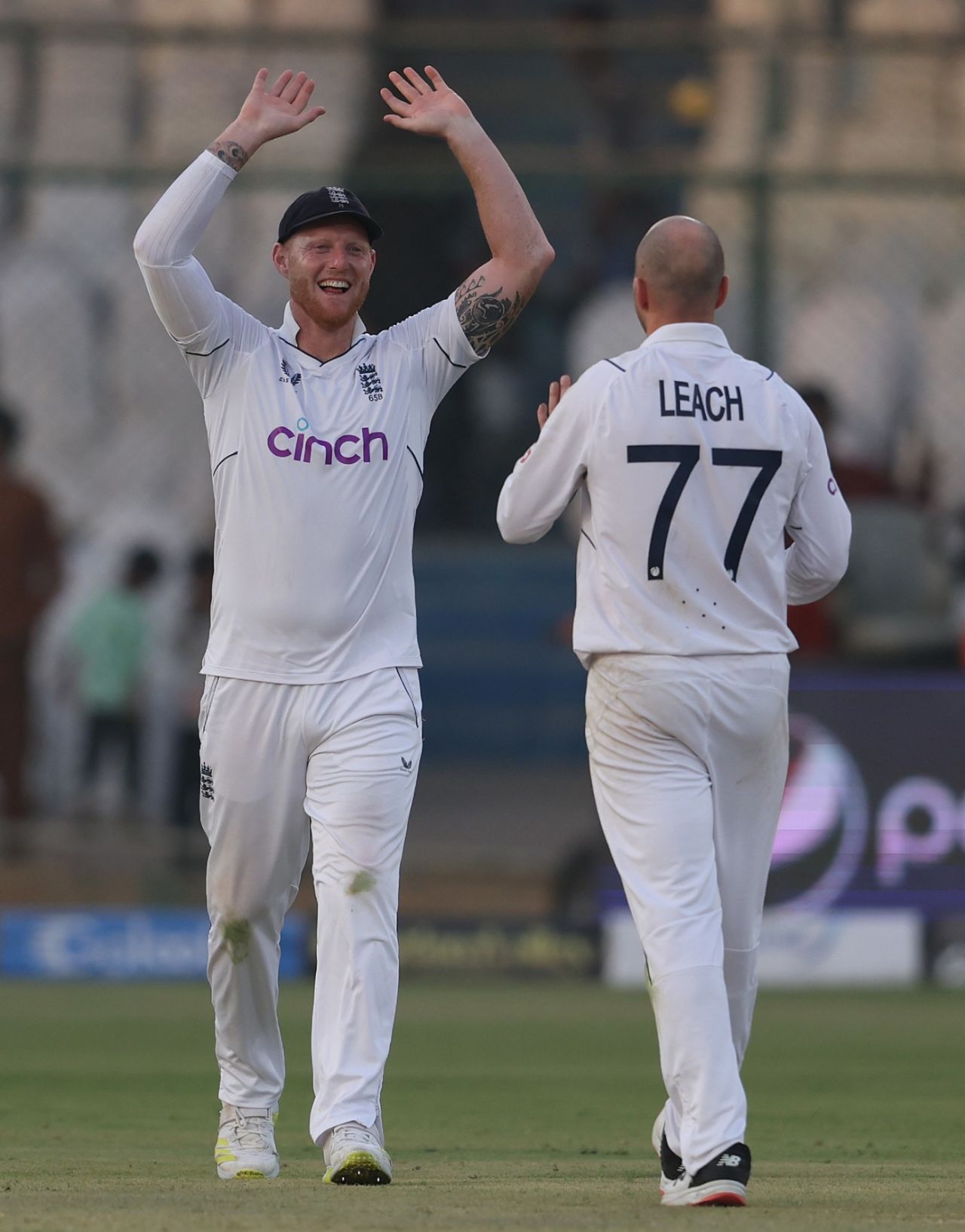 Jack Leach claimed the wicket of Abrar Ahmed to end Pakistan's innings, Pakistan vs England, 3rd Test, Karachi, 1st day, December 17, 2022