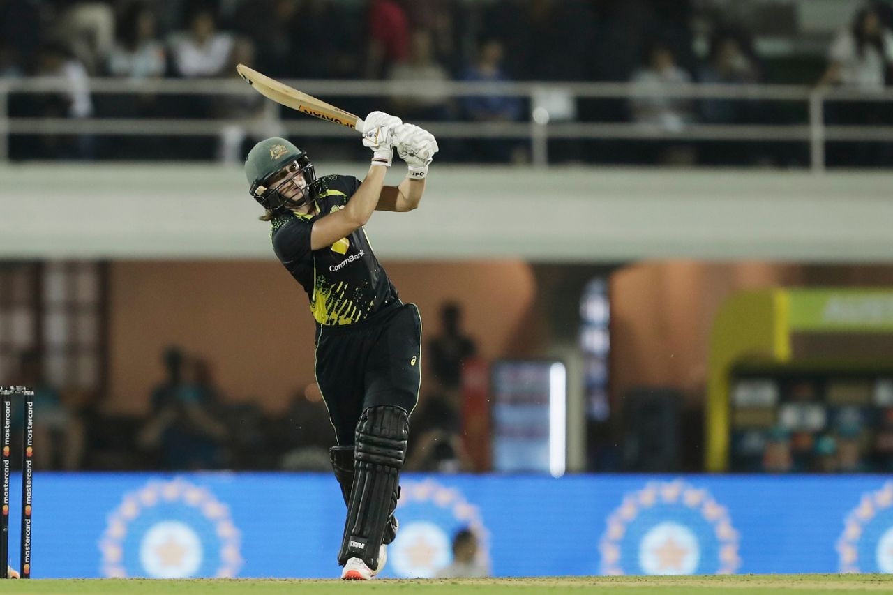 Ellyse Perry smashes a six over long-on, India vs Australia, 4th T20I, Mumbai, December 17, 2022