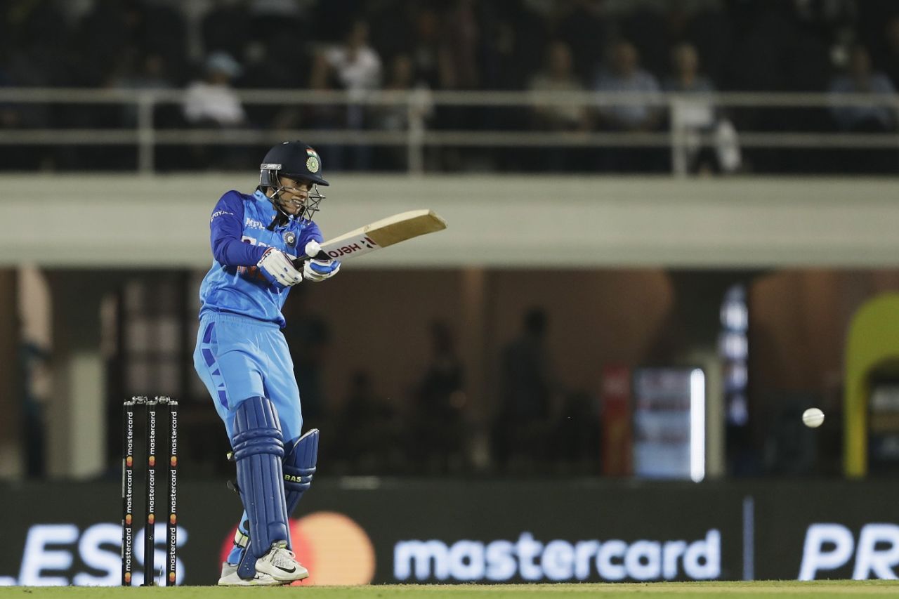 Smriti Mandhana flays the ball through the off side, India vs Australia, 4th T20I, Mumbai, December 17, 2022