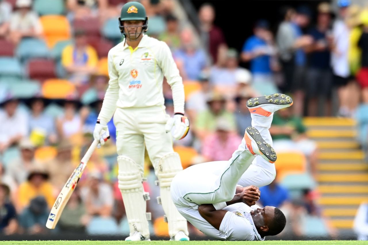 Lungi Ngidi takes an excellent return catch, Australia vs South Africa, 1st Test, Brisbane, December 18, 2022