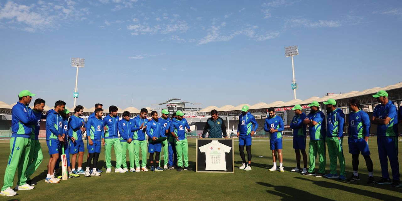 The Pakistan team had a special farewell for Azahr Ali before the start of the third day, Pakistan vs England, 3rd Test, Karachi, 3rd day, December 19, 2022