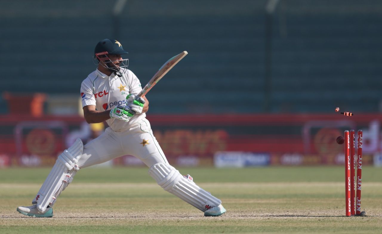 Shan Masood fell reverse-sweeping to Jack Leach, Pakistan vs England, 3rd Test, 3rd day, Karachi, December 19, 2022