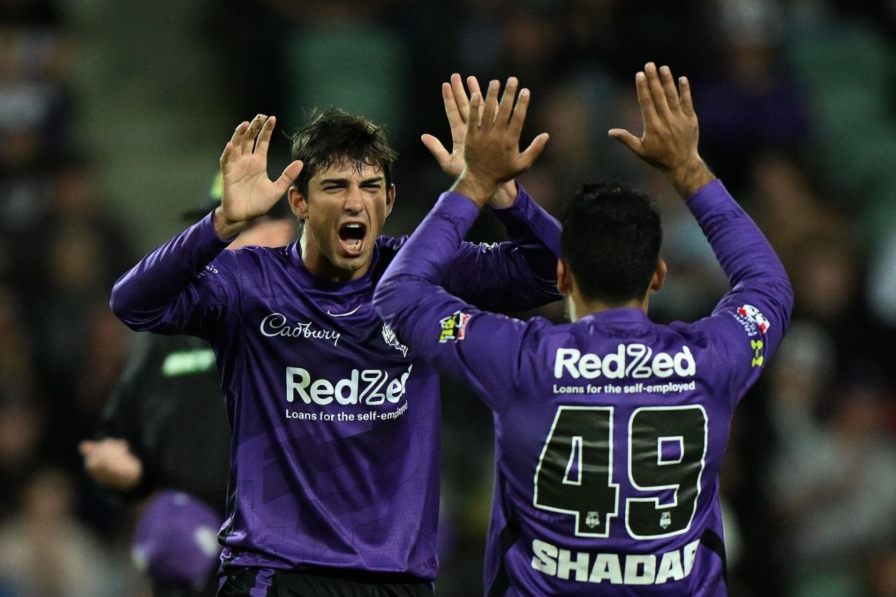 Patrick Dooley celebrates with Shadab Khan the wicket of Faf Du Plessis, Hobart Hurricanes vs Perth Scorchers, BBL 2022-23, Launceston, December 19, 2022