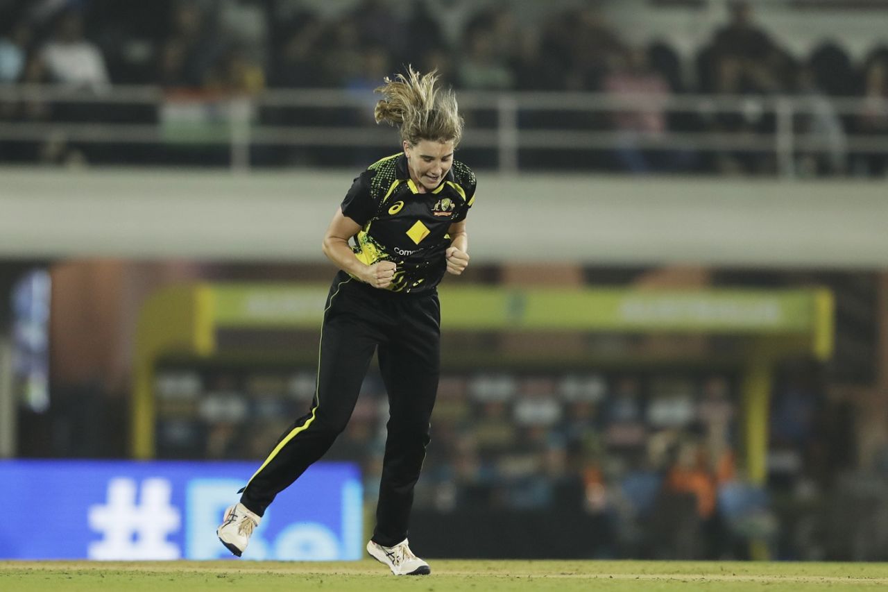 Annabel Sutherland celebrates a wicket, India v Australia, 5th T20I, Mumbai, December 20, 2022