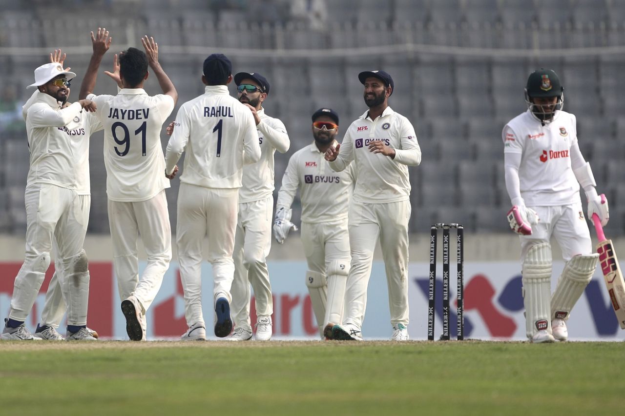 Jaydev Unadkat gets together with team-mates after dismissing Mushfiqur Rahim, Bangladesh vs India, 2nd Test, Mirpur, 1st Day, December 22, 2022