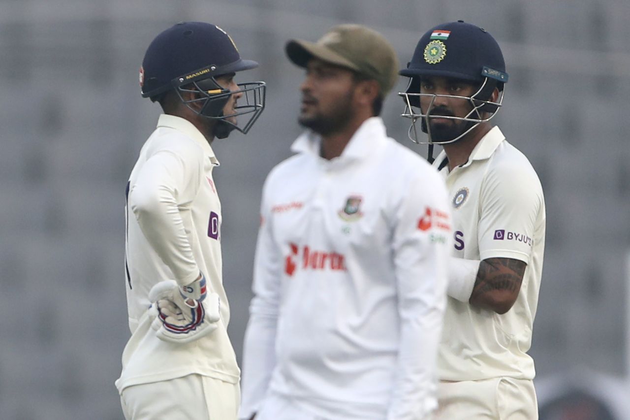 KL Rahul and Shubman Gill have a chat, Bangladesh vs India, 2nd Test, Mirpur, 1st Day, December 22, 2022
