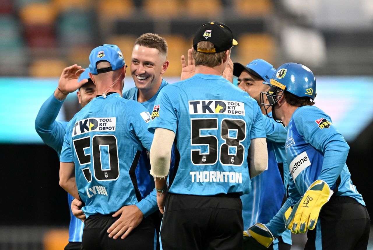 Matthew Short celebrates after removing Colin Munro, Brisbane Heat vs Adelaide Strikers, Big Bash League 2022-23, Brisbane, December 23, 2022