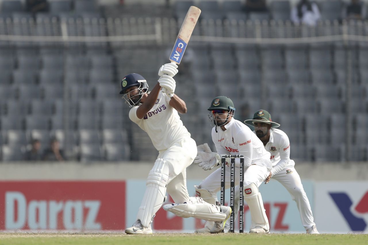 Shreyas Iyer pumps the ball downtown, Bangladesh vs India, 2nd Test, Mirpur, 2nd Day, December 23, 2022