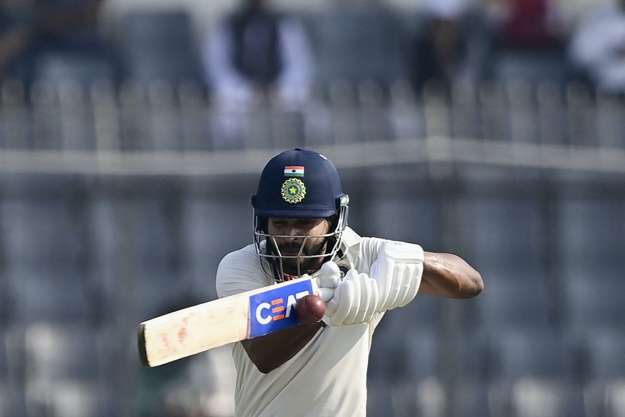 Shreyas Iyer plays the pull shot, Bangladesh vs India, 2nd Test, Mirpur, 2nd Day, December 23, 2022