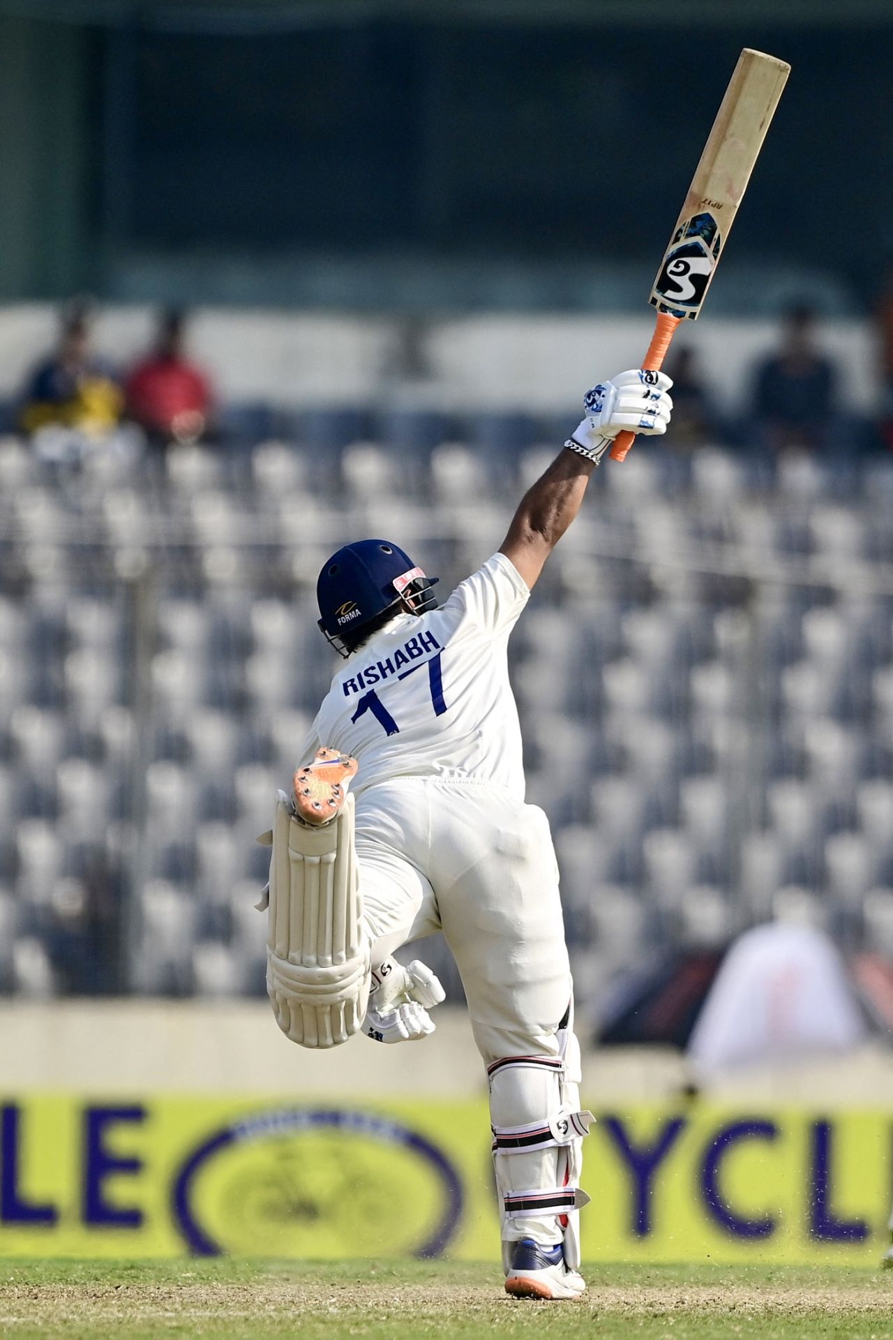 Rishabh Pant plays a one-handed shot, Bangladesh vs India, 2nd Test, Mirpur, 2nd day, December 23, 2022