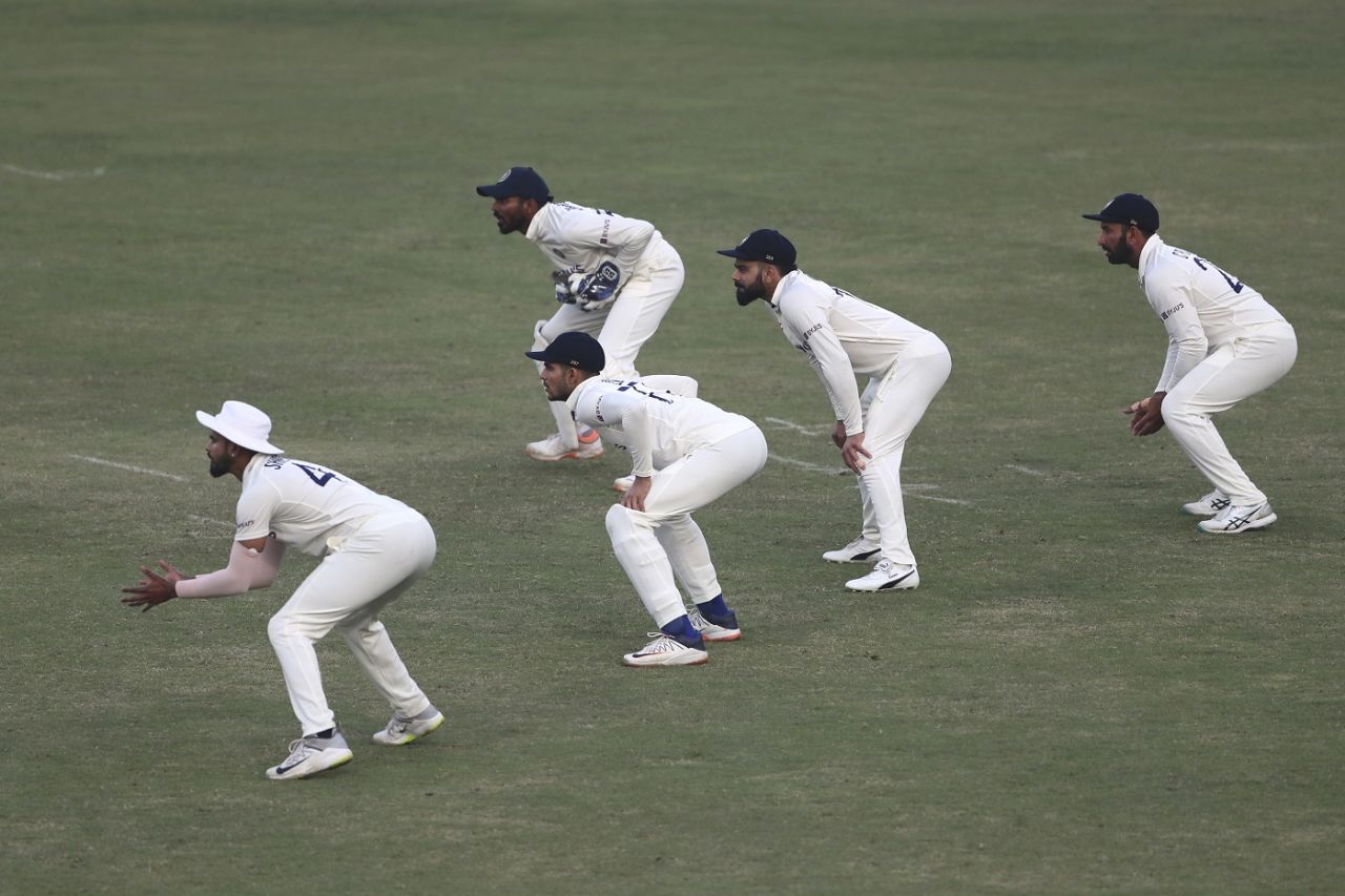India's cordon waits in anticipation, Bangladesh vs India, 2nd Test, Mirpur, 2nd day, December 23, 2022