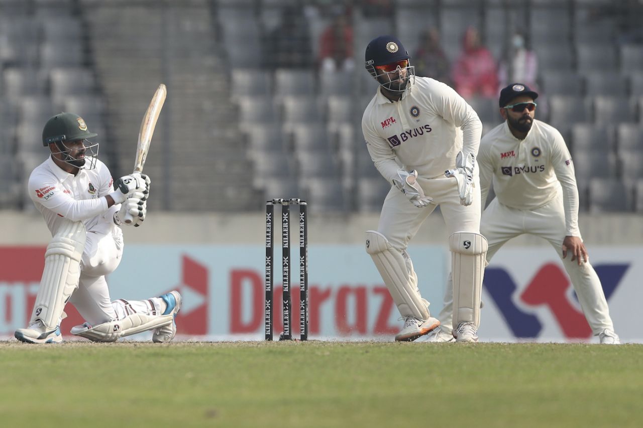 Litton Das sweeps the ball, Bangladesh vs India, 2nd Test, Mirpur, 3rd Day, December 24, 2022