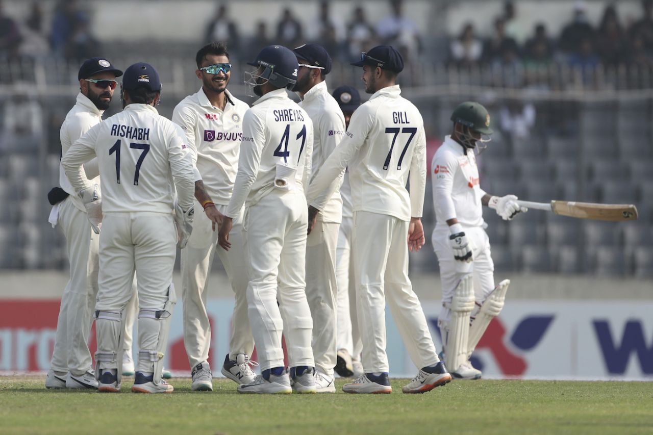 Axar Patel celebrates with his team-mates, Bangladesh vs India, 2nd Test, Mirpur, 3rd Day, December 24, 2022
