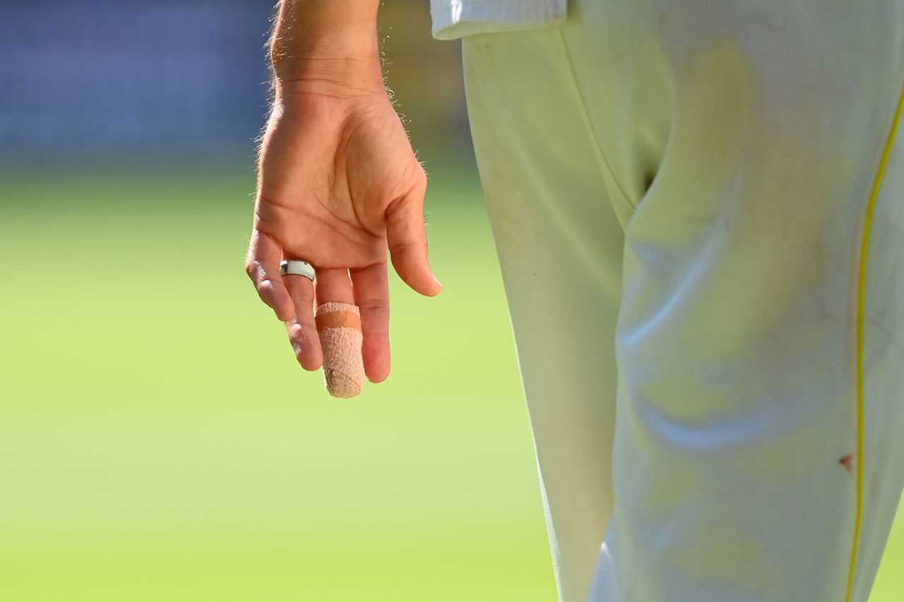 Mitchell Starc with his finger taped up, Australia vs South Africa, 2nd Test, Melbourne, 1st Day, December 26, 2022