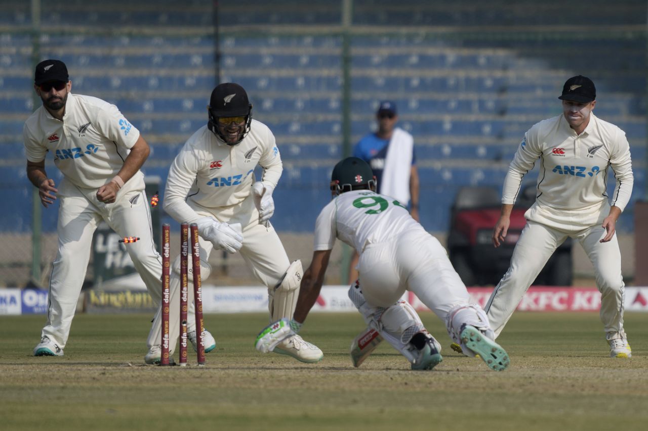 Tom Blundell stumps Shan Masood off Michael Bracewell, Pakistan vs New Zealand, 1st Test, Karachi, 1st day, December 26, 2022