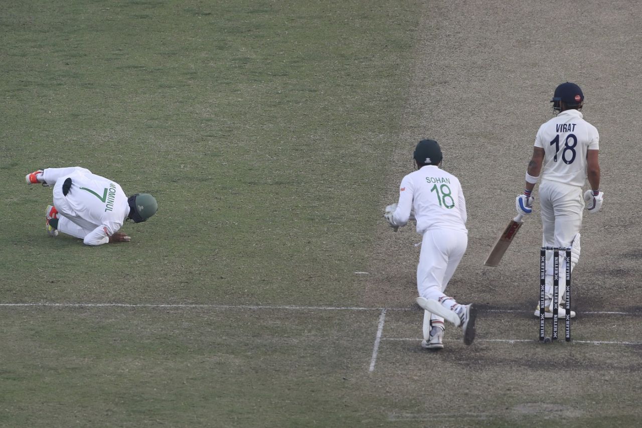 Mominul Haque takes an excellent catch to dismiss Virat Kohli, Bangladesh vs India, 2nd Test, Mirpur, 3rd day, December 24, 2022