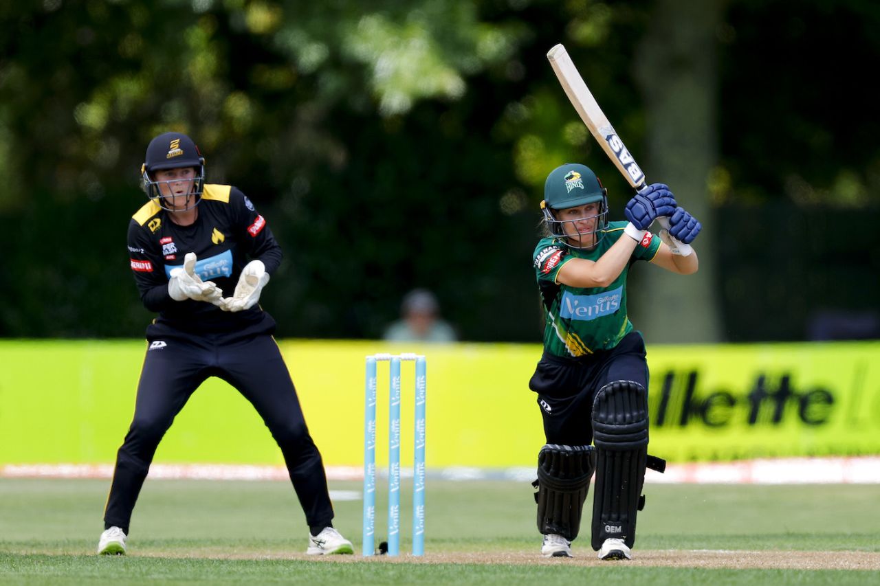Natalie Dodd goes down the ground, Central Districts vs Wellington, Women's Super Smash, Palmerston North, December 27, 2022
