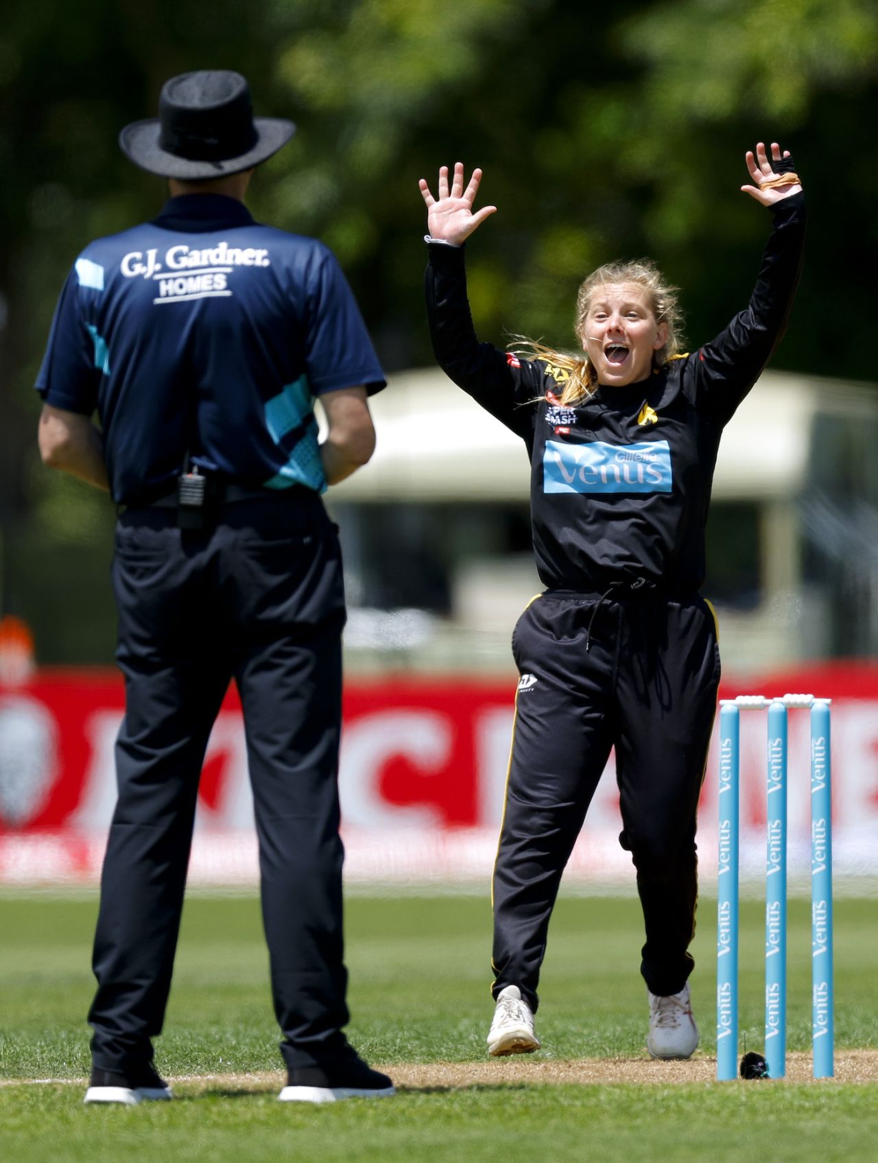 Leigh Kasperek goes up in an appeal, Central Districts vs Wellington, Women's Super Smash, Palmerston North, December 27, 2022
