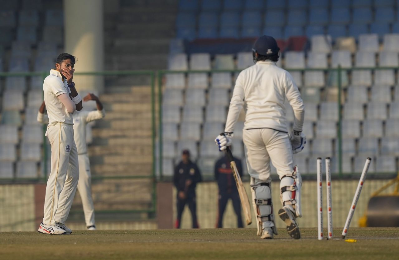 Sandeep Warrier reacts after castling Himmat Singh, Delhi vs Tamil Nadu, Ranji Trophy 2022-23, 1st day, Delhi, December 28, 2022